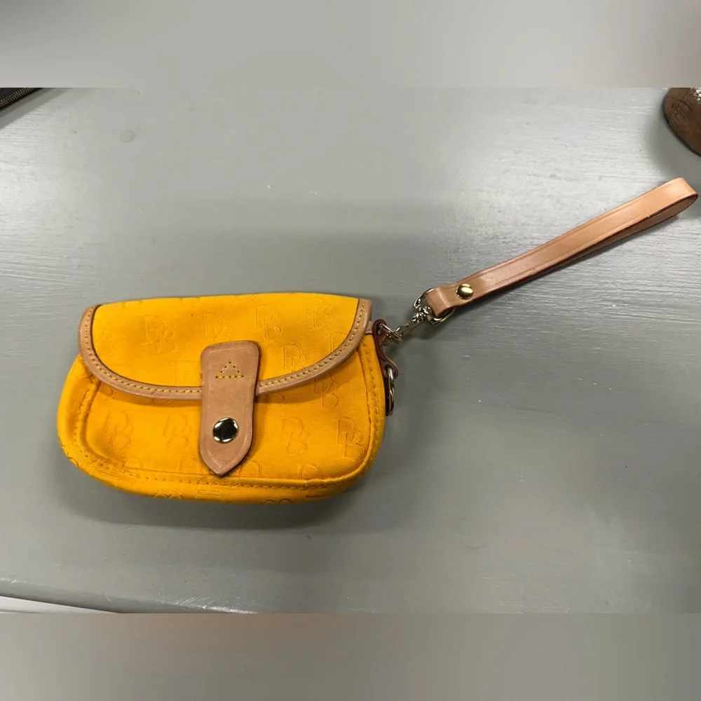Vintage Dooney & Bourke mustard yellow wristlet - Picture 2 of 8